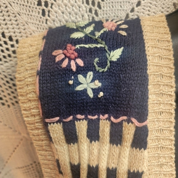 Jantzen classics large embroidered by hand tan and navy blue button up vest - Picture 11 of 15